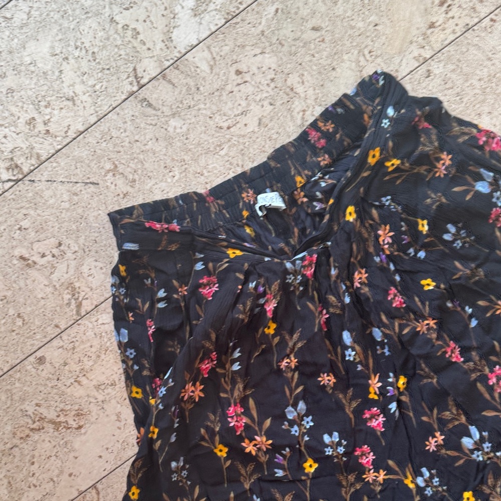 Patrons of Peace Black Wide-Leg Floral flowy pants - Picture 5 of 7